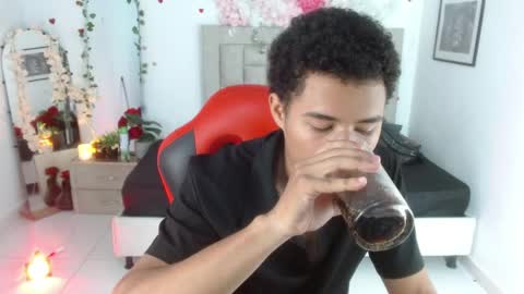 kael_fox online show from April 24, 6:43 pm