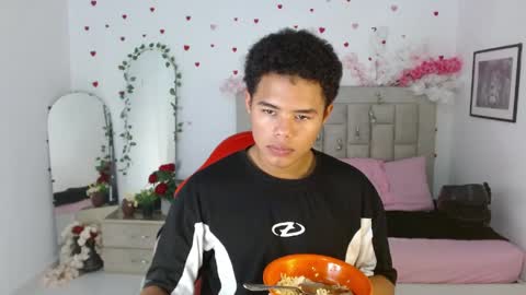 kael_fox online show from April 18, 7:58 pm