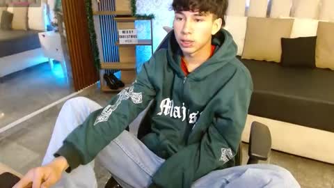 kaelwolf  online show from November 20, 7:56 pm