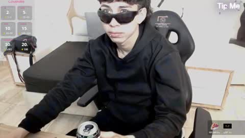 kaelwolf  online show from November 18, 7:17 pm