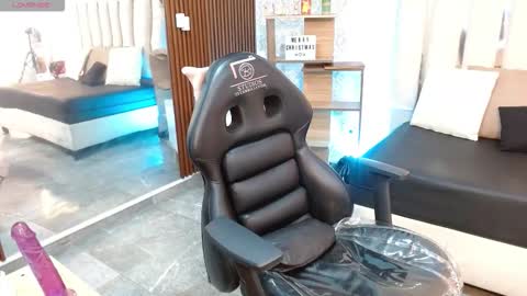 kaelwolf  online show from November 19, 7:25 pm