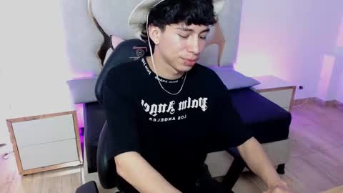 kaelwolf  online show from November 10, 8:25 pm