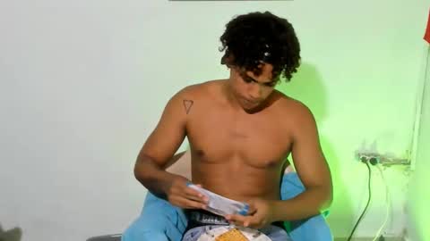 kale_tomson01 online show from September 20, 8:53 pm