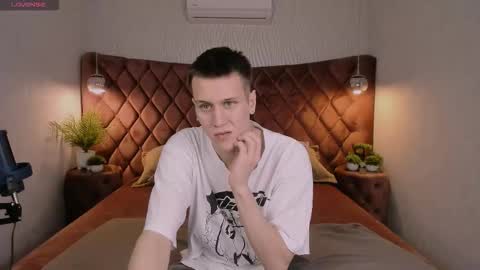 kane_wolfie online show from September 16, 6:14 am
