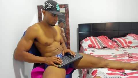 Snapshot of karljensen33 chatting on December 3, 6:17 pm karlgenjen online show from December 3, 6:17 pm