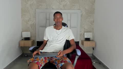 Snapshot of karllhil chatting on September 18, 11:45 am karllhil online show from September 18, 11:45 am