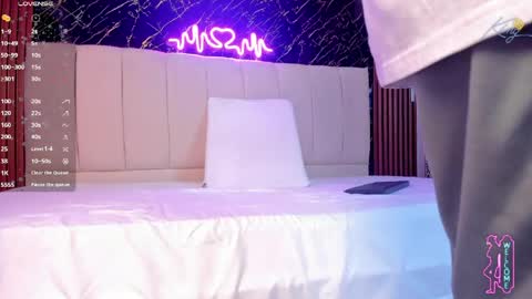 keane_lee_ online show from April 15, 12:05 pm