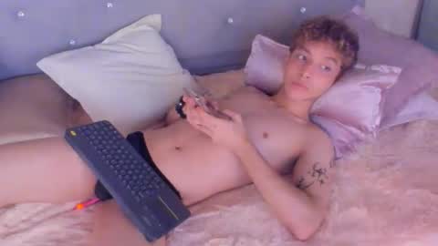 Snapshot of kei_oliver chatting on February 21, 12:17 pm kei oliver online show from February 21, 12:17 pm