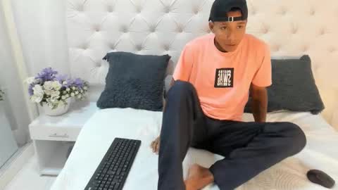 keiner_vasquez online show from September 15, 7:04 pm