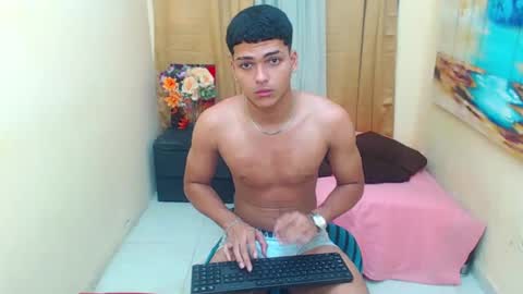 Snapshot of keinner_monstercock chatting on October 21, 6:33 pm keinner  sexy hot bigcock online show from October 21, 6:33 pm