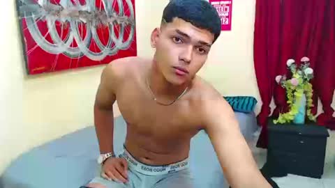 Snapshot of keinner_monstercock chatting on October 15, 7:21 pm keinner  sexy hot bigcock online show from October 15, 7:21 pm