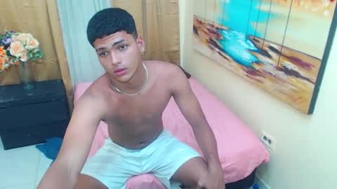 Snapshot of keinner_monstercock chatting on October 28, 6:43 pm keinner  sexy hot bigcock online show from October 28, 6:43 pm