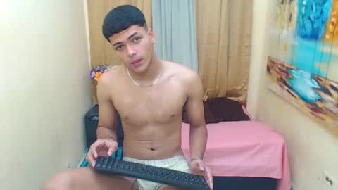 Snapshot of keinner_monstercock chatting on October 25, 1:46 pm keinner  sexy hot bigcock online show from October 25, 1:46 pm