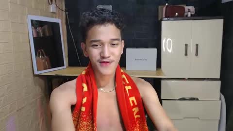 Snapshot of ken_bigcockxx chatting on February 3, 10:36 am Ken online show from February 3, 10:36 am