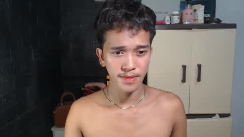 Snapshot of ken_bigcockxx chatting on February 17, 11:02 am Ken online show from February 17, 11:02 am