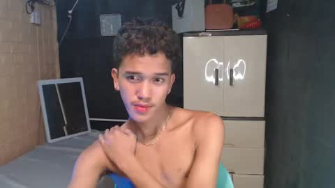 Snapshot of ken_bigcockxx chatting on February 6, 10:00 pm Ken online show from February 6, 10:00 pm