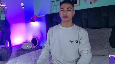 Snapshot of ken_boy_ chatting on February 23, 11:28 am online show from February 23, 11:28 am