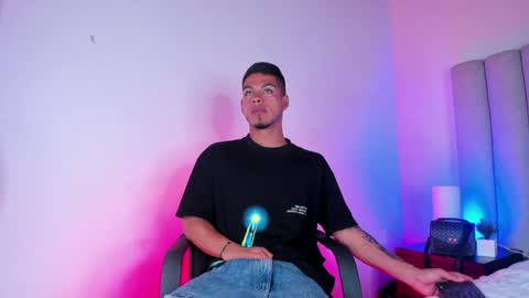 Snapshot of ken_boy_ chatting on February 1, 2:37 am online show from February 1, 2:37 am
