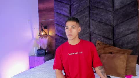 Snapshot of ken_boy_ chatting on February 26, 2:37 am online show from February 26, 2:37 am