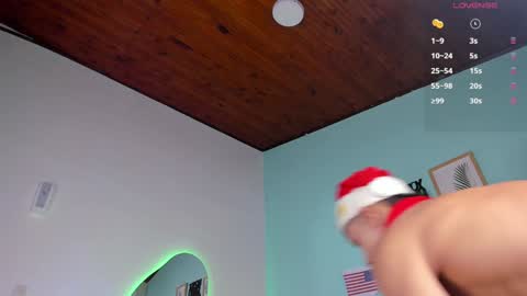 Snapshot of ken_boy_ chatting on December 8, 11:35 am online show from December 8, 11:35 am