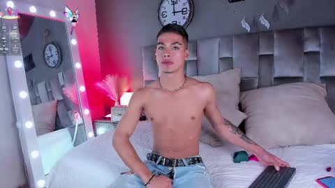Snapshot of ken_boy_ chatting on March 1, 2:48 am online show from March 1, 2:48 am