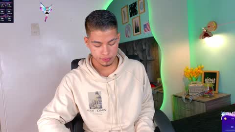 Snapshot of ken_boy_ chatting on January 19, 11:34 am online show from January 19, 11:34 am