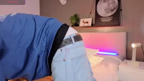 Snapshot of ken_boy_ chatting on November 2, 11:36 am online show from November 2, 11:36 am