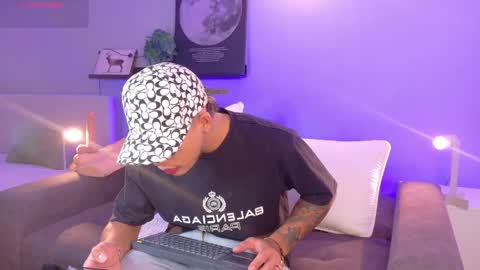   online show from April 28, 9:03 am