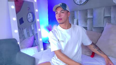 Snapshot of ken_boy_ chatting on March 5, 2:36 am online show from March 5, 2:36 am