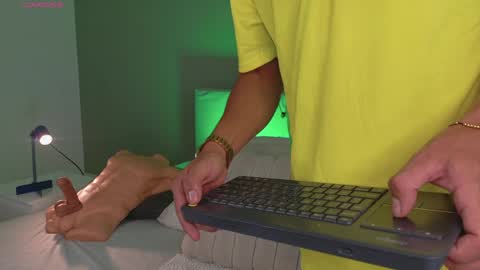   online show from April 1, 4:37 pm