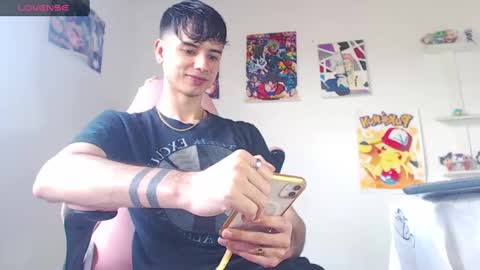 Snapshot of kendall_ros chatting on February 18, 3:43 pm kendall ross online show from February 18, 3:43 pm