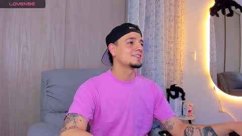 Snapshot of kendel_dimitri chatting on October 24, 4:36 am kendel_dimitri online show from October 24, 4:36 am