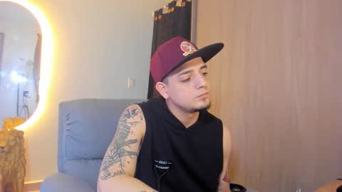 Snapshot of kendel_dimitri chatting on February 16, 4:31 am kendel_dimitri online show from February 16, 4:31 am