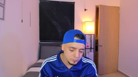 kendel_dimitri online show from April 26, 6:22 am