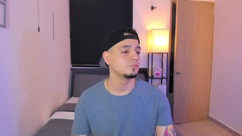 kendel_dimitri online show from April 30, 6:42 am