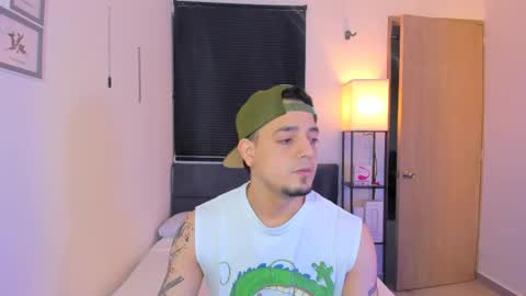 kendel_dimitri online show from April 22, 6:19 am