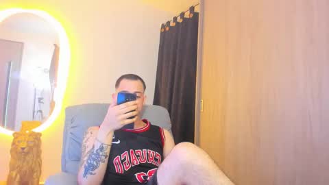 Snapshot of kendel_dimitri chatting on January 24, 8:13 am kendel_dimitri online show from January 24, 8:13 am