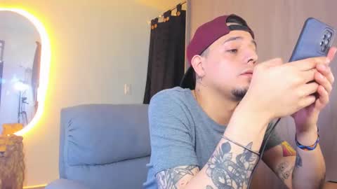 Snapshot of kendel_dimitri chatting on February 12, 6:51 am kendel_dimitri online show from February 12, 6:51 am