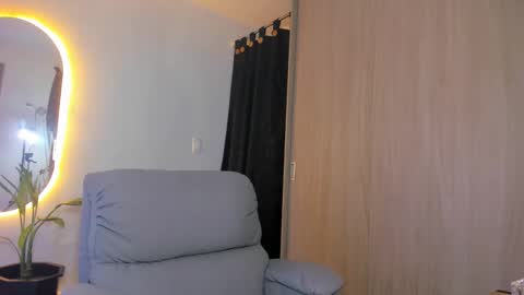 Snapshot of kendel_dimitri chatting on February 23, 5:06 am kendel_dimitri online show from February 23, 5:06 am
