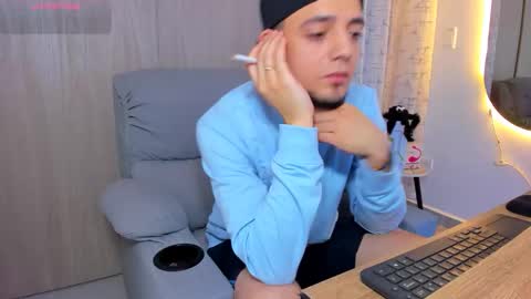 Snapshot of kendel_dimitri chatting on October 15, 5:15 am kendel_dimitri online show from October 15, 5:15 am