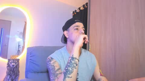 Snapshot of kendel_dimitri chatting on January 6, 6:14 am kendel_dimitri online show from January 6, 6:14 am