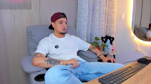 Snapshot of kendel_dimitri chatting on October 16, 5:37 am kendel_dimitri online show from October 16, 5:37 am