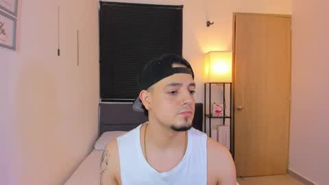 kendel_dimitri online show from May 7, 5:40 am