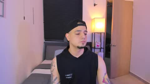 kendel_dimitri online show from April 29, 5:23 am