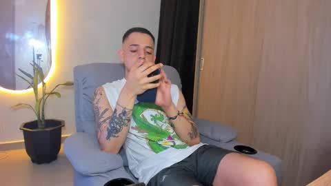 Snapshot of kendel_dimitri chatting on February 18, 5:53 am kendel_dimitri online show from February 18, 5:53 am