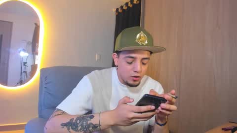 Snapshot of kendel_dimitri chatting on January 20, 5:15 am kendel_dimitri online show from January 20, 5:15 am