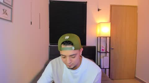 kendel_dimitri online show from April 21, 5:02 am