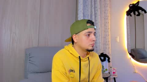 Snapshot of kendel_dimitri chatting on November 2, 8:18 am kendel_dimitri online show from November 2, 8:18 am