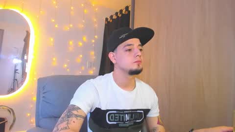 Snapshot of kendel_dimitri chatting on December 20, 7:33 am kendel_dimitri online show from December 20, 7:33 am