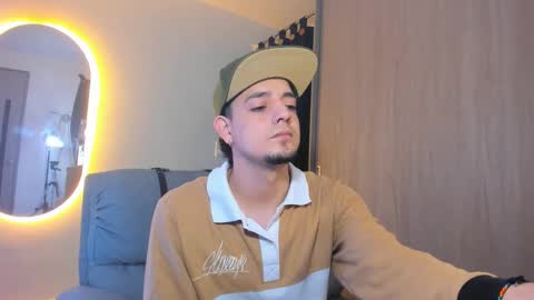 Snapshot of kendel_dimitri chatting on January 19, 4:22 am kendel_dimitri online show from January 19, 4:22 am